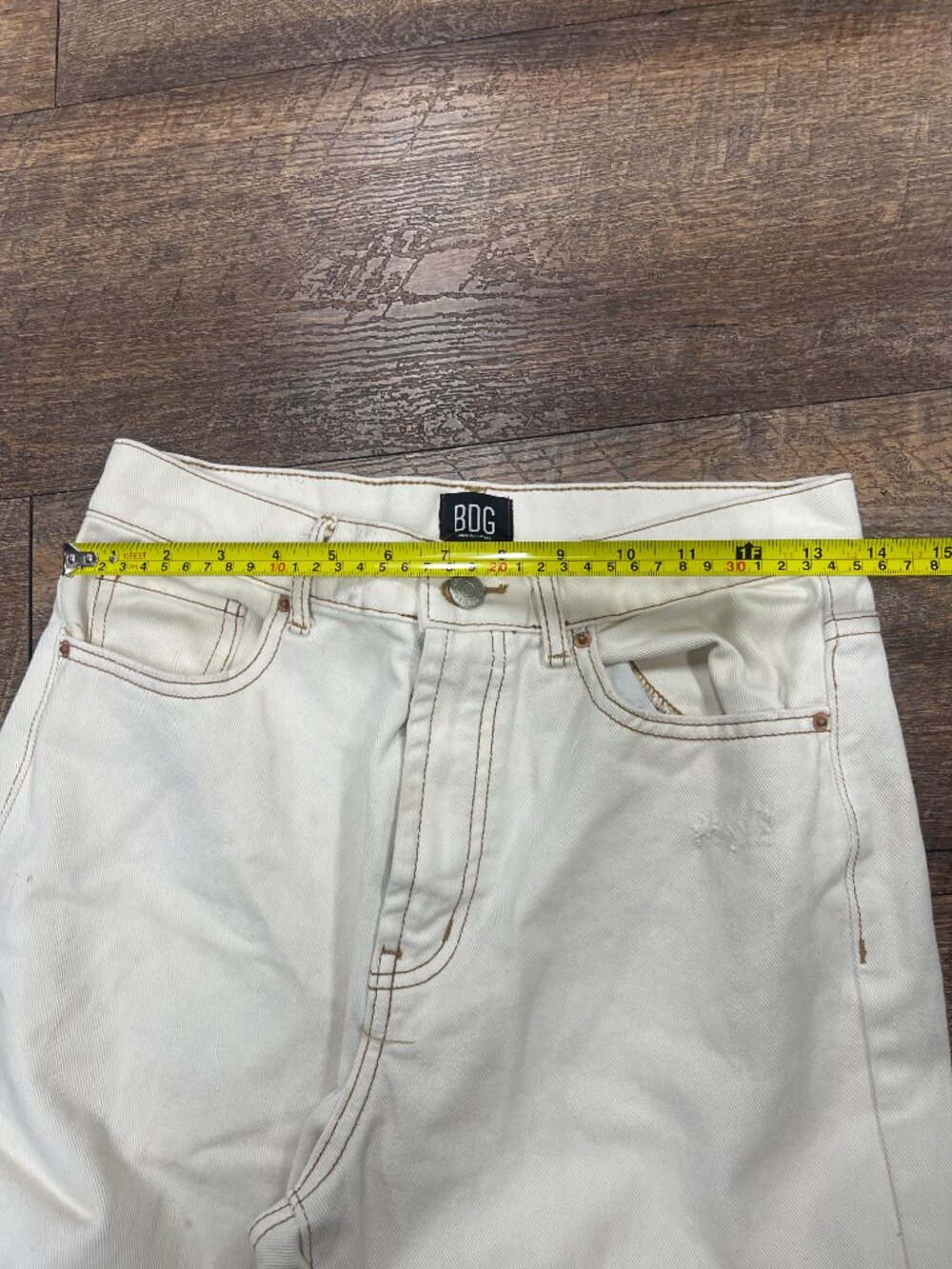 BDG Loose Straight Destroyed Ivory Denim Jeans Size 27 - Picture 8 of 13